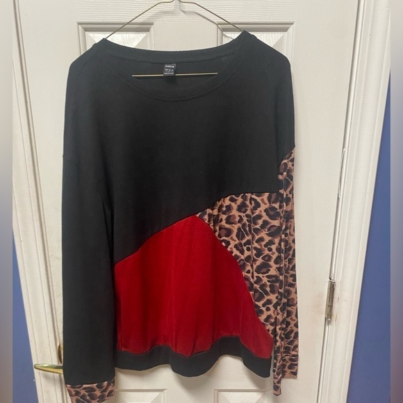 Cozy Red Leopard Print Oversized Sweater Top
New without tag. - Picture 2 of 8